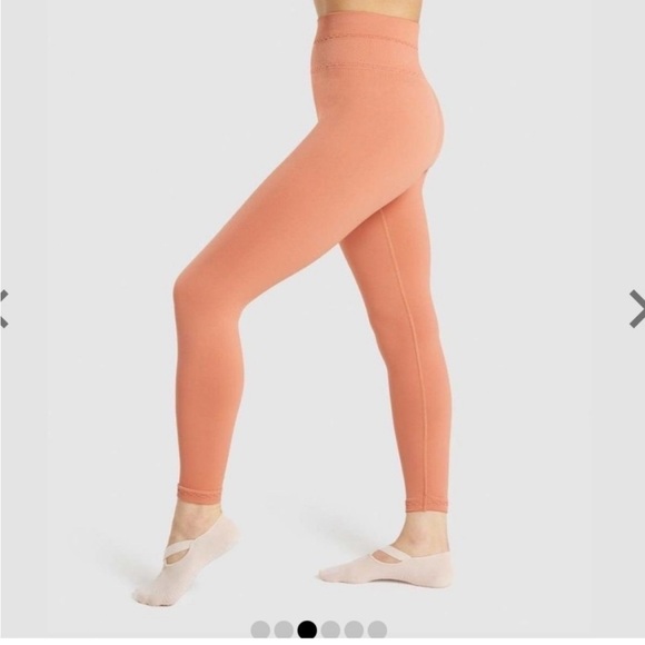 NWOT GYMSHARK studio leggings- 🍑 peach color - Picture 2 of 6